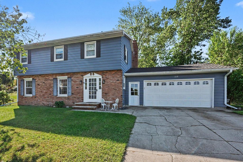 1319 Royal Oak Avenue, Portage, MI 49024