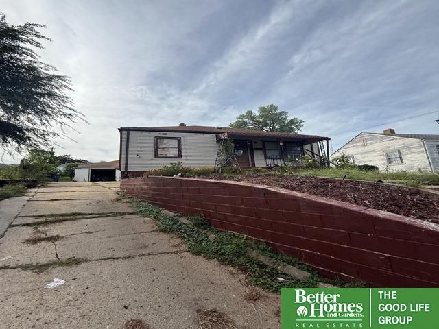 6225 Campbell Avenue, Omaha, NE 68107