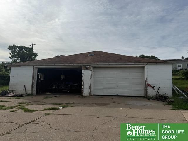 6225 Campbell Avenue, Omaha, NE 68107