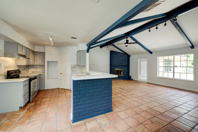 9006 Stone Brook Lane, Houston, TX 77040