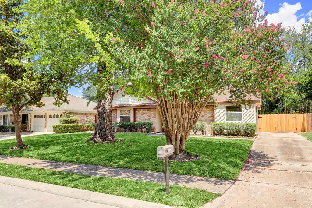 9006 Stone Brook Lane, Houston, TX 77040