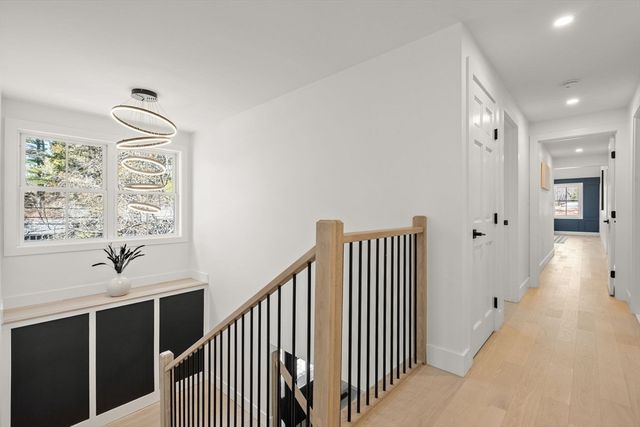 7 Nelson Road, Burlington, MA 01803