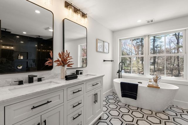 7 Nelson Road, Burlington, MA 01803