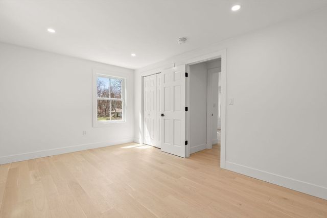 7 Nelson Road, Burlington, MA 01803