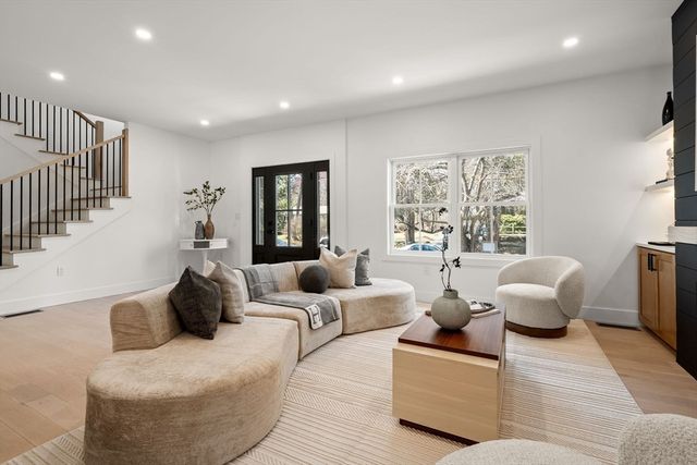 7 Nelson Road, Burlington, MA 01803