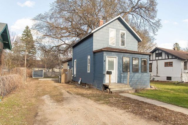 316 11th Street N, Moorhead, MN 56560