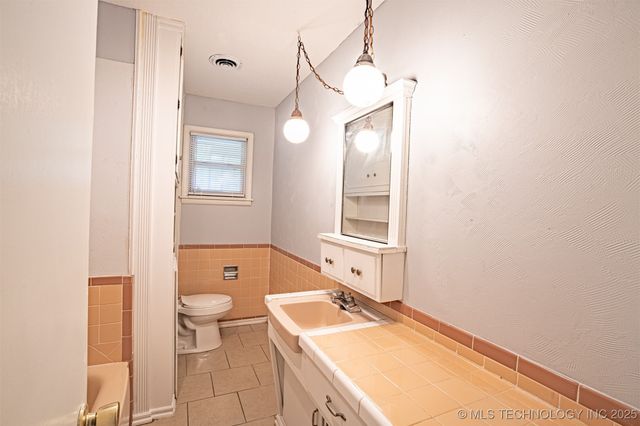 104 Laurel Place, Bartlesville, OK 74003