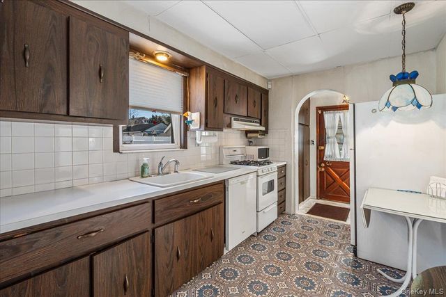 145-06 33rd Avenue, Flushing, NY 11354