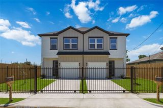 4630 Edfield Street A/B, Houston, TX 77033