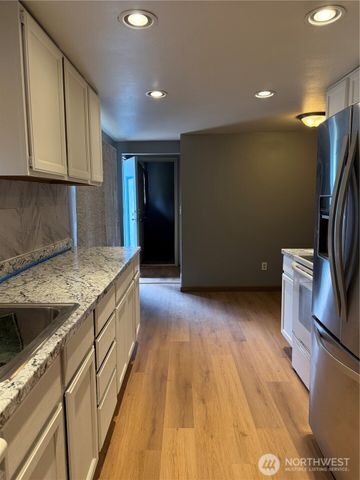 9804 S 252nd Street, Kent, WA 98030