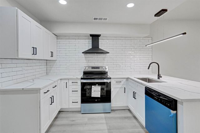 880 Tully Road 3, Houston, TX 77079