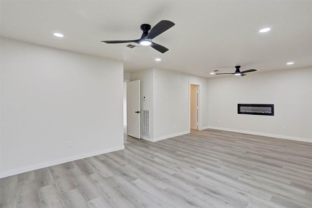 880 Tully Road 3, Houston, TX 77079