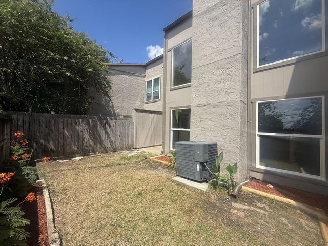 880 Tully Road 3, Houston, TX 77079