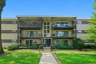 915 8th Avenue 4, La Grange, IL 60525
