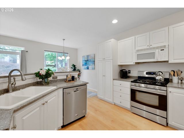 5584 Ne CADDIS Dr, Hillsboro, OR 97124