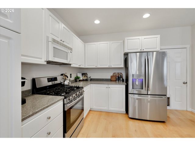 5584 Ne CADDIS Dr, Hillsboro, OR 97124