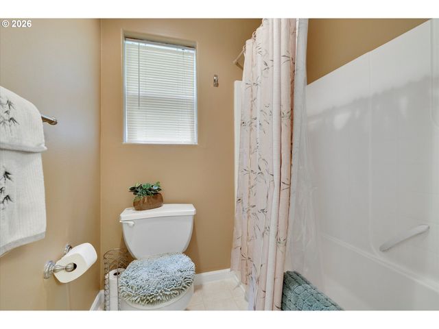 5584 Ne CADDIS Dr, Hillsboro, OR 97124