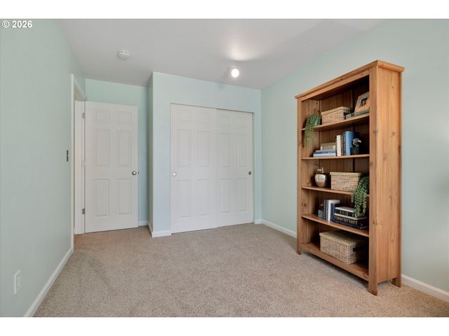 5584 Ne CADDIS Dr, Hillsboro, OR 97124