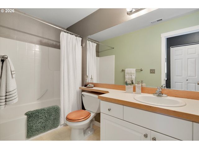 5584 Ne CADDIS Dr, Hillsboro, OR 97124