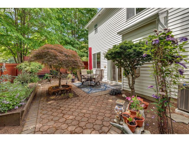 5584 Ne CADDIS Dr, Hillsboro, OR 97124