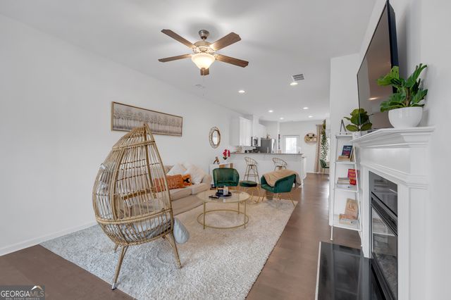 909 Ambient Way SW, Atlanta, GA 30331