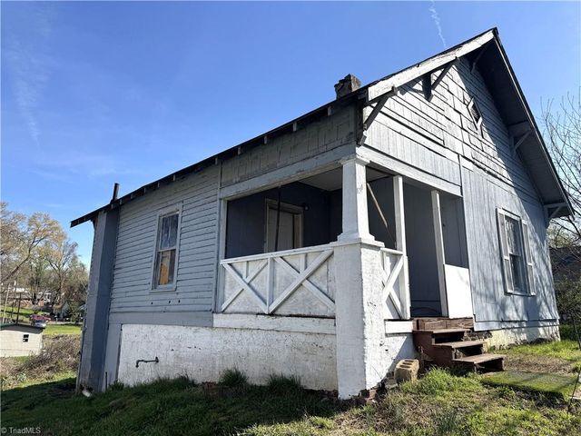 1211 NE 22nd Street, Winston-salem, NC 27105