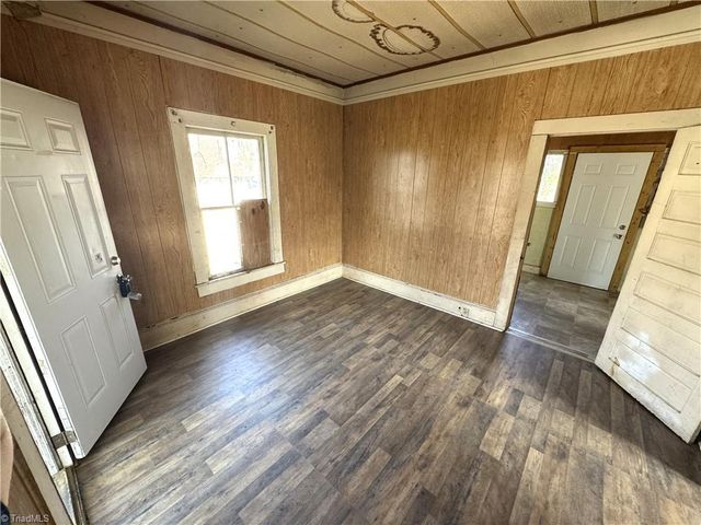 1211 NE 22nd Street, Winston-salem, NC 27105