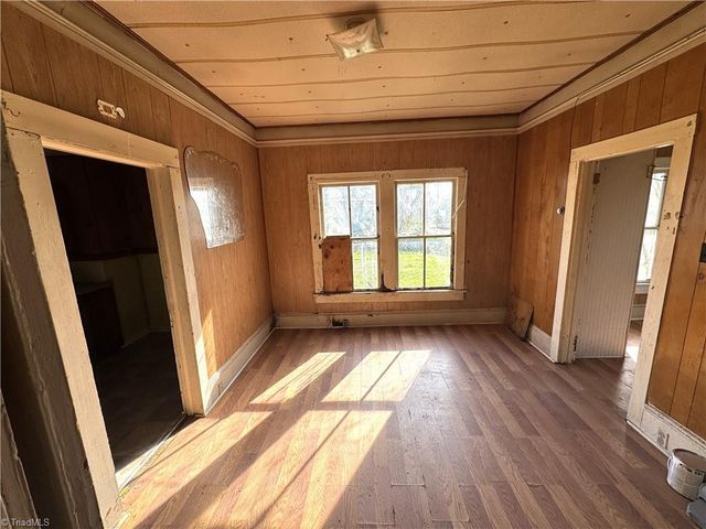 1211 NE 22nd Street, Winston-salem, NC 27105