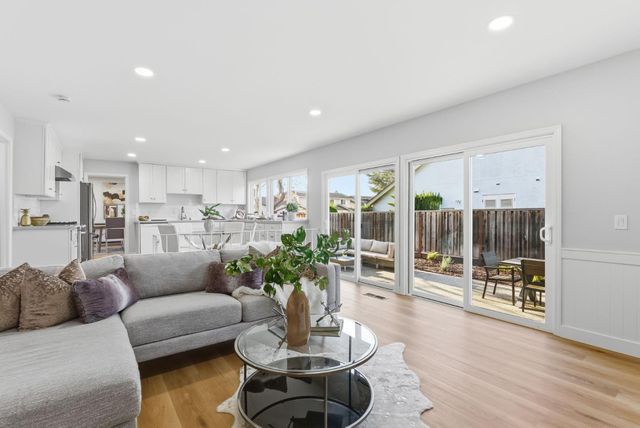 901 Swan Street, Foster City, CA 94404