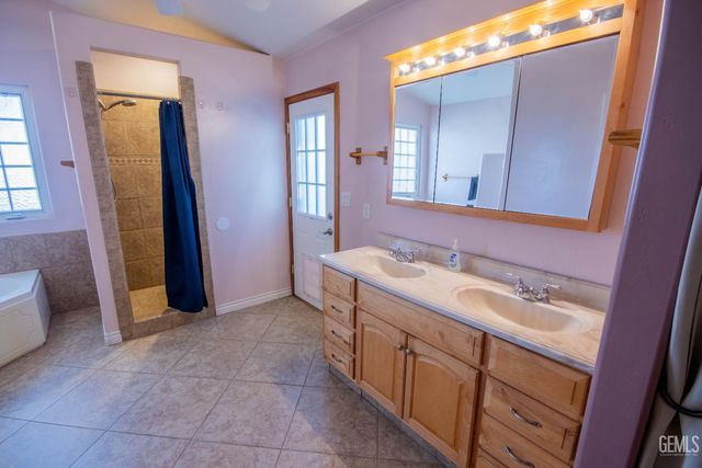 9508 Bard Court, Bakersfield, CA 93311