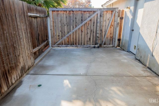 9508 Bard Court, Bakersfield, CA 93311