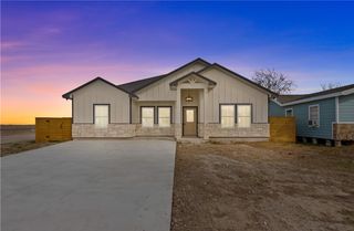 947 Mesquite St, Robstown, TX 78380
