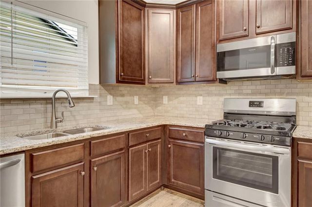 5665 Valley Loop, Fairburn, GA 30213