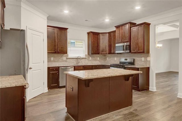 5665 Valley Loop, Fairburn, GA 30213