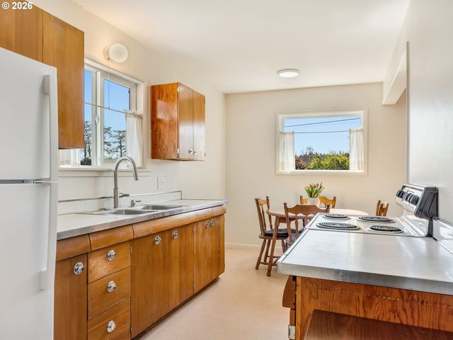 92277 YOUNGS RIVER Rd, Astoria, OR 97103