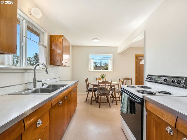 92277 YOUNGS RIVER Rd, Astoria, OR 97103