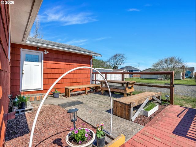 92277 YOUNGS RIVER Rd, Astoria, OR 97103