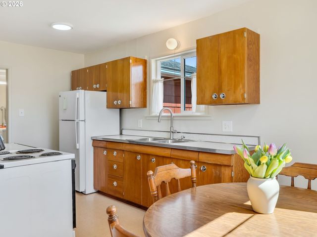 92277 YOUNGS RIVER Rd, Astoria, OR 97103