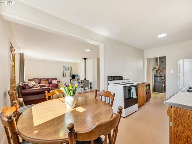 92277 YOUNGS RIVER Rd, Astoria, OR 97103