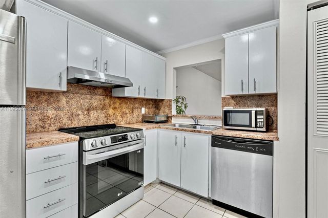 1830 Dixieanna St 102, Hollywood, FL 33020