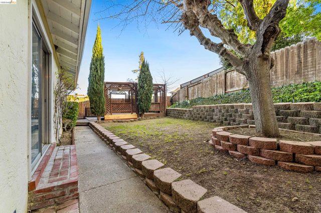 2942 Roosevelt Ln, Antioch, CA 94509