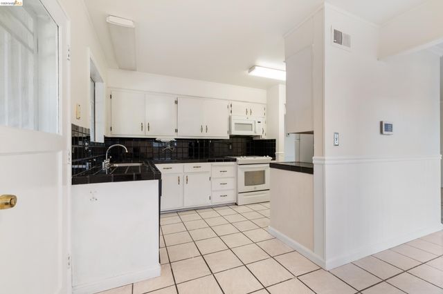 2942 Roosevelt Ln, Antioch, CA 94509