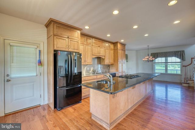 484 RACE RD, Richland, PA 17087