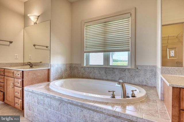 484 RACE RD, Richland, PA 17087