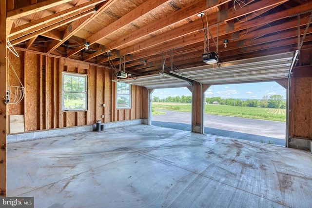 484 RACE RD, Richland, PA 17087
