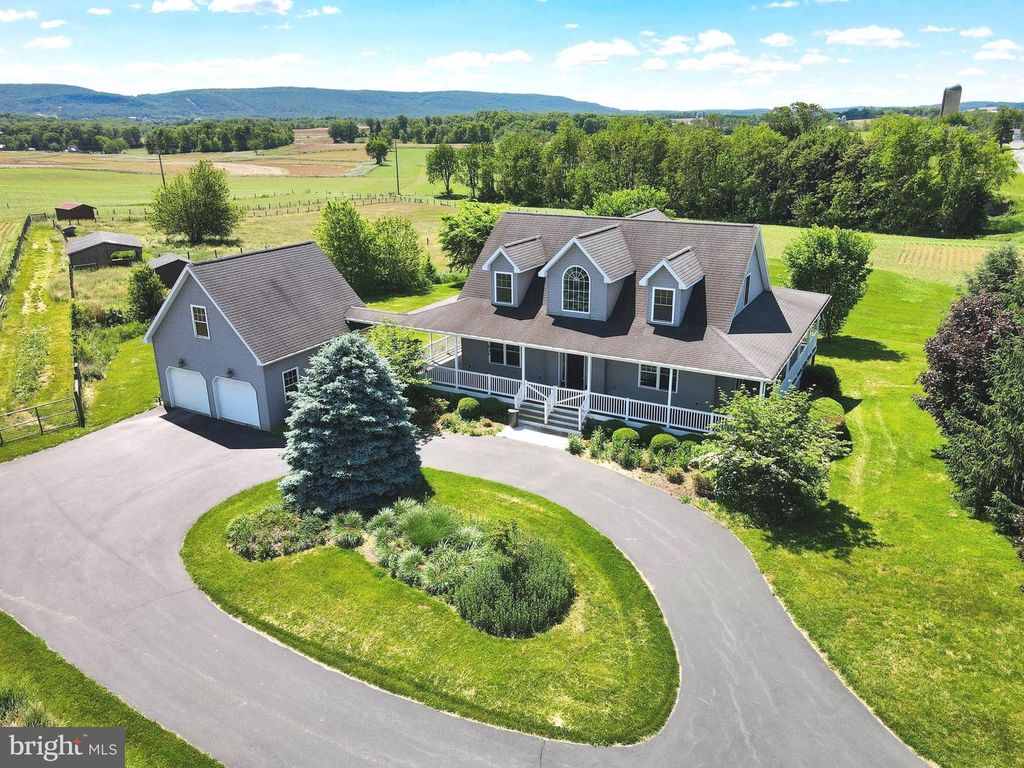 484 RACE RD, Richland, PA 17087