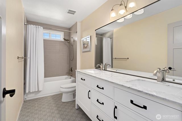 2219 Kibler Avenue, Enumclaw, WA 98022