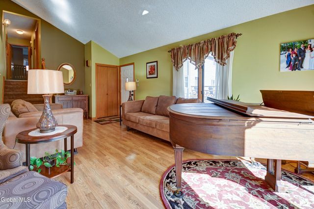 45 Coolidge Road, Amsterdam, NY 12010