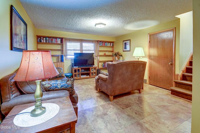 45 Coolidge Road, Amsterdam, NY 12010