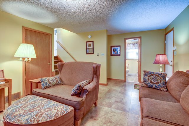 45 Coolidge Road, Amsterdam, NY 12010